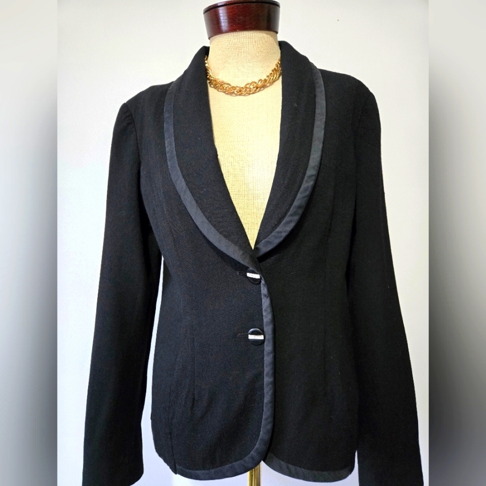 ST. JOHN Virgin Wool Black Blazer With Branded Buttons. Size 8
